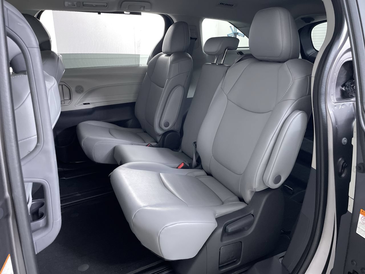 Used 2022 Toyota Sienna XLE FWD image 20