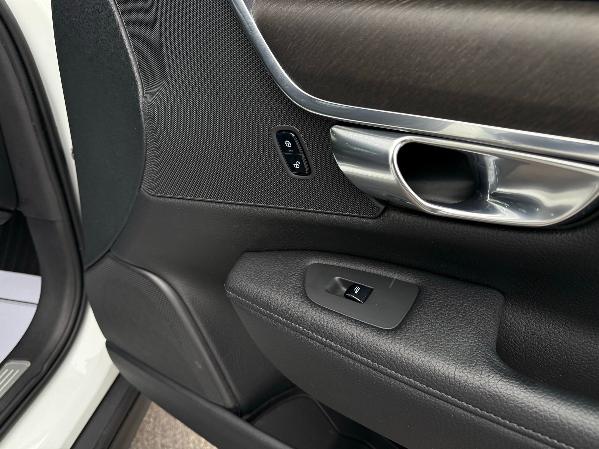 Used 2018 Volvo V90 T5 Cross Country w/ Convenience Package image 21