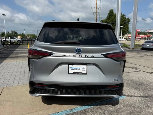 Used 2024 Toyota Sienna XSE FWD image 5
