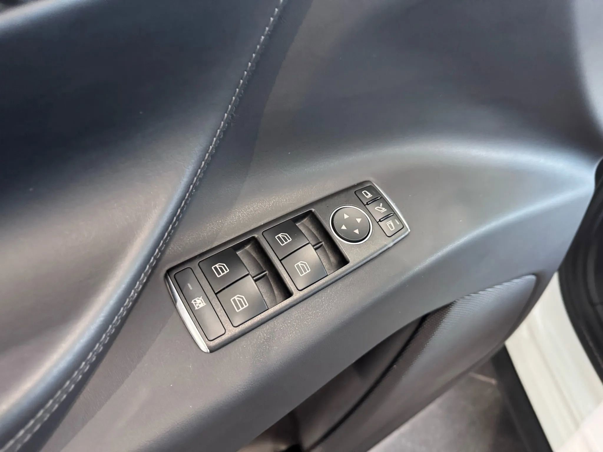 Used 2017 Tesla Model X 75D image 28