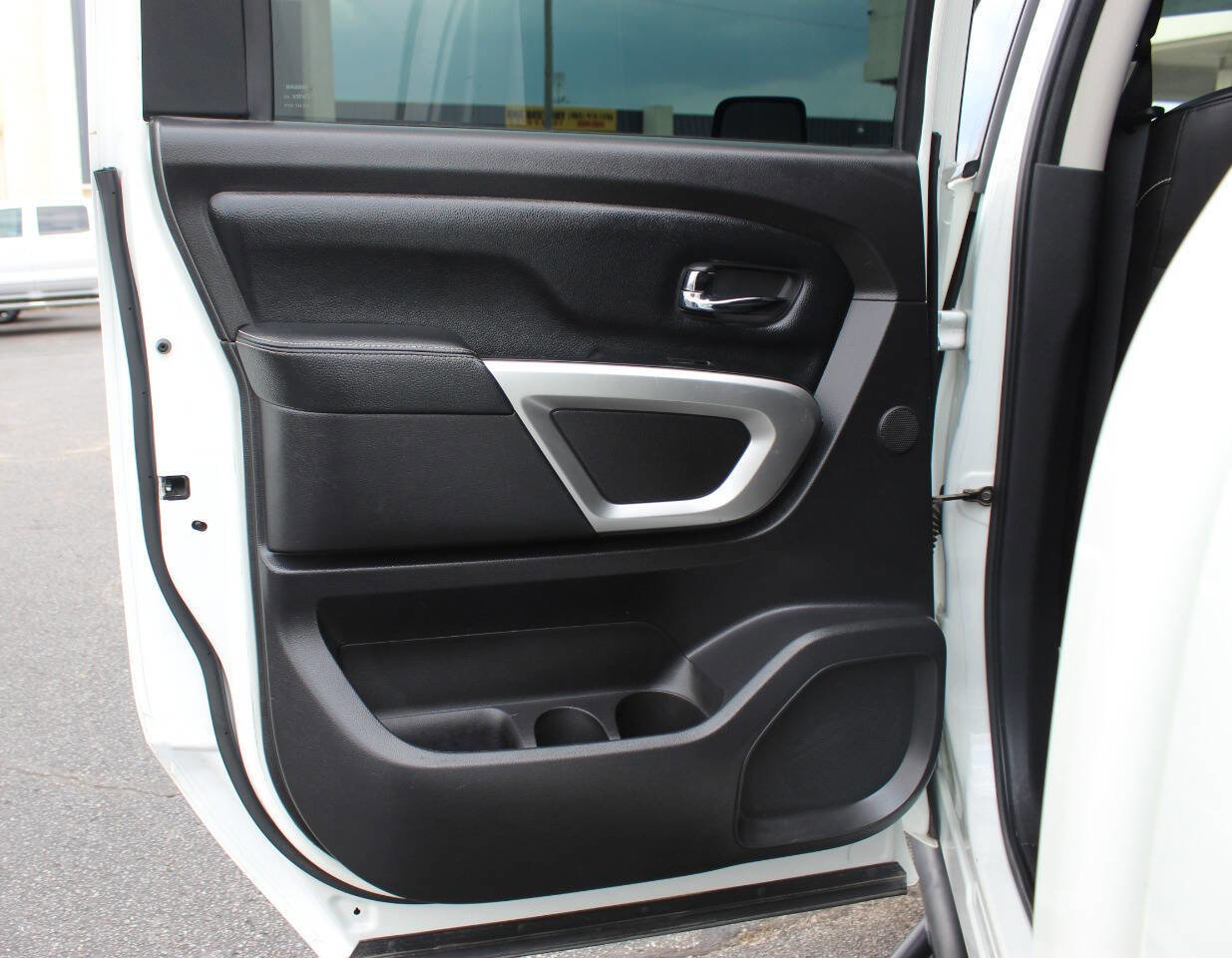 Used 2017 Nissan Titan PRO-4X image 14