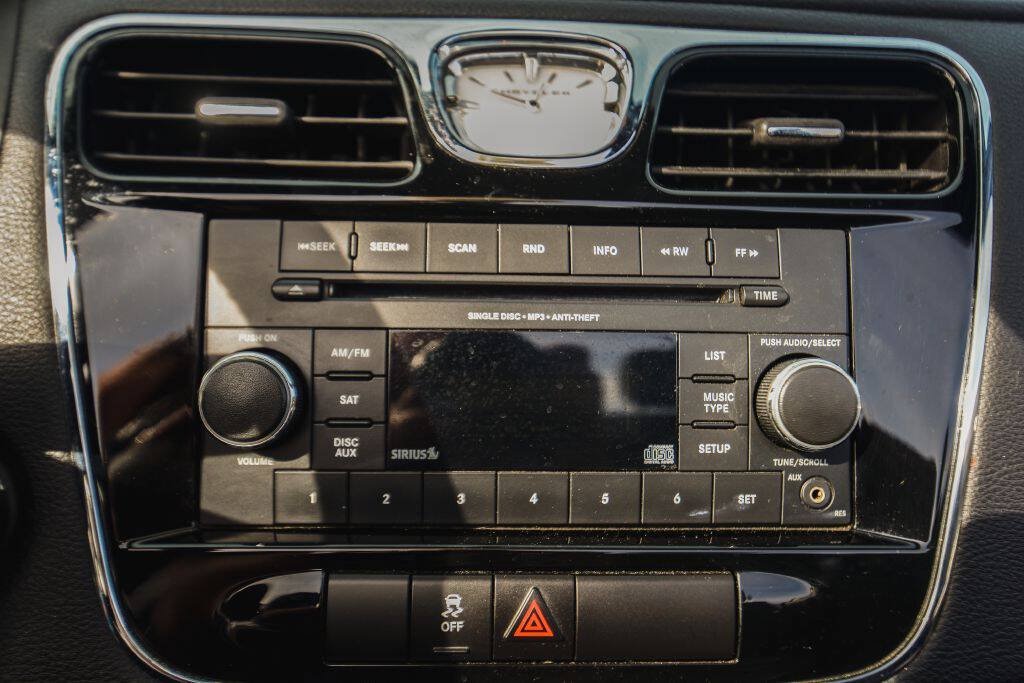 Used 2012 Chrysler 200 Touring FWD image 18