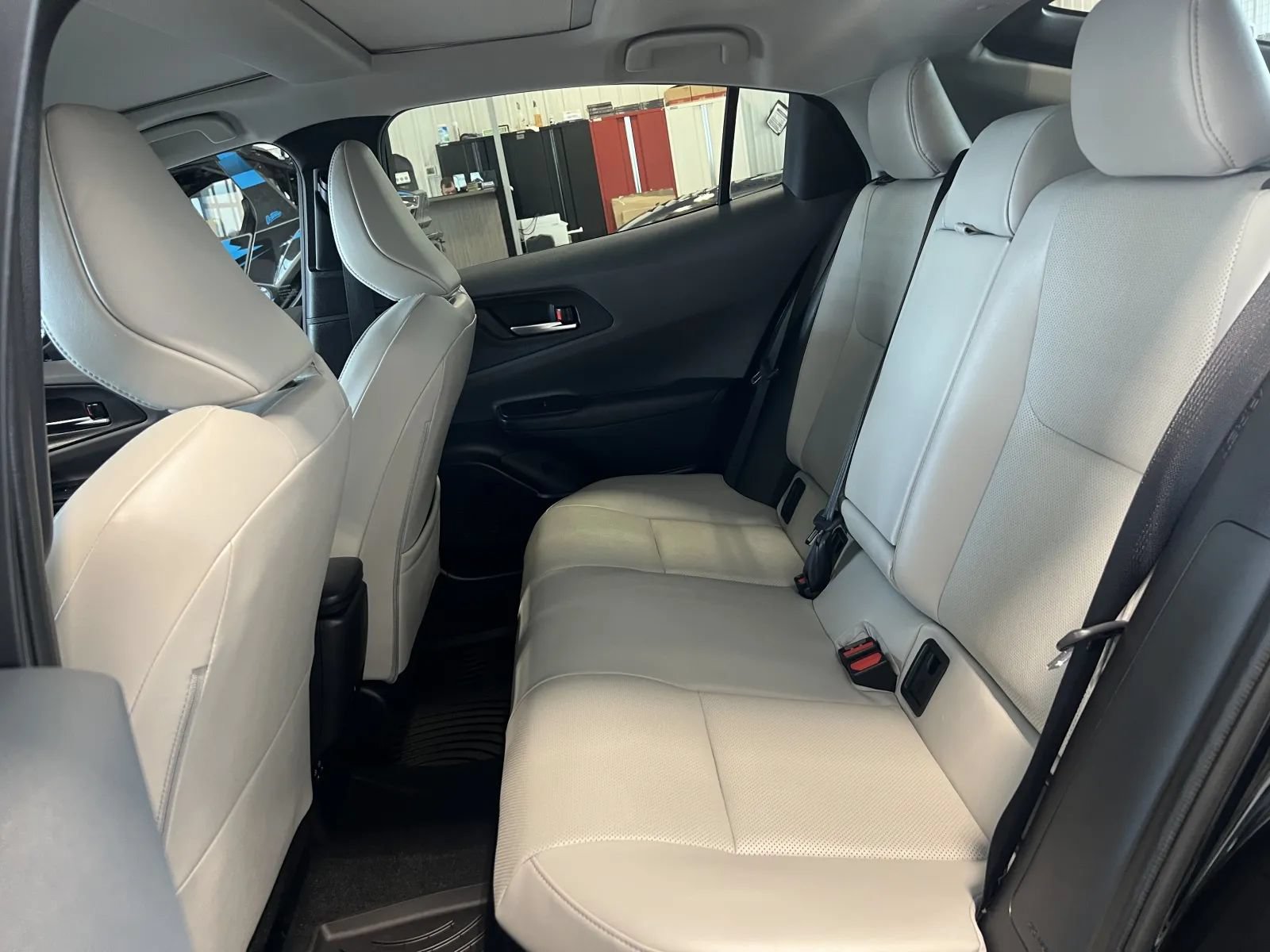 Used 2024 Toyota Prius Limited w/ Limited Premium Package FWD image 17