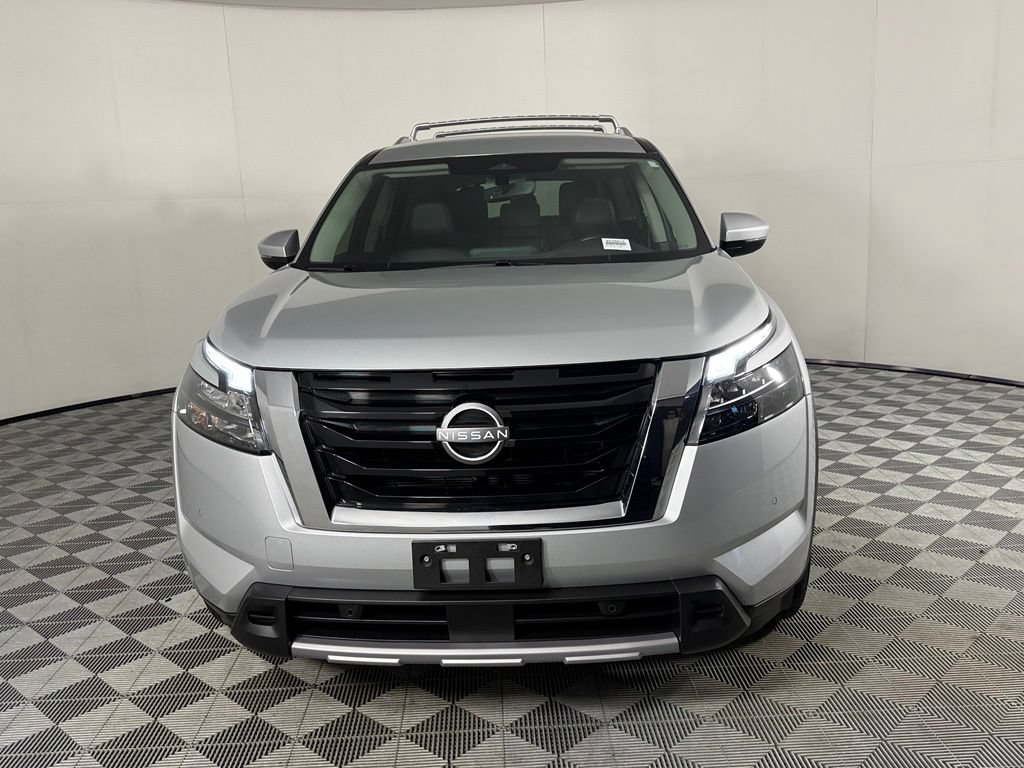 Used 2025 Nissan Pathfinder SL FWD image 4