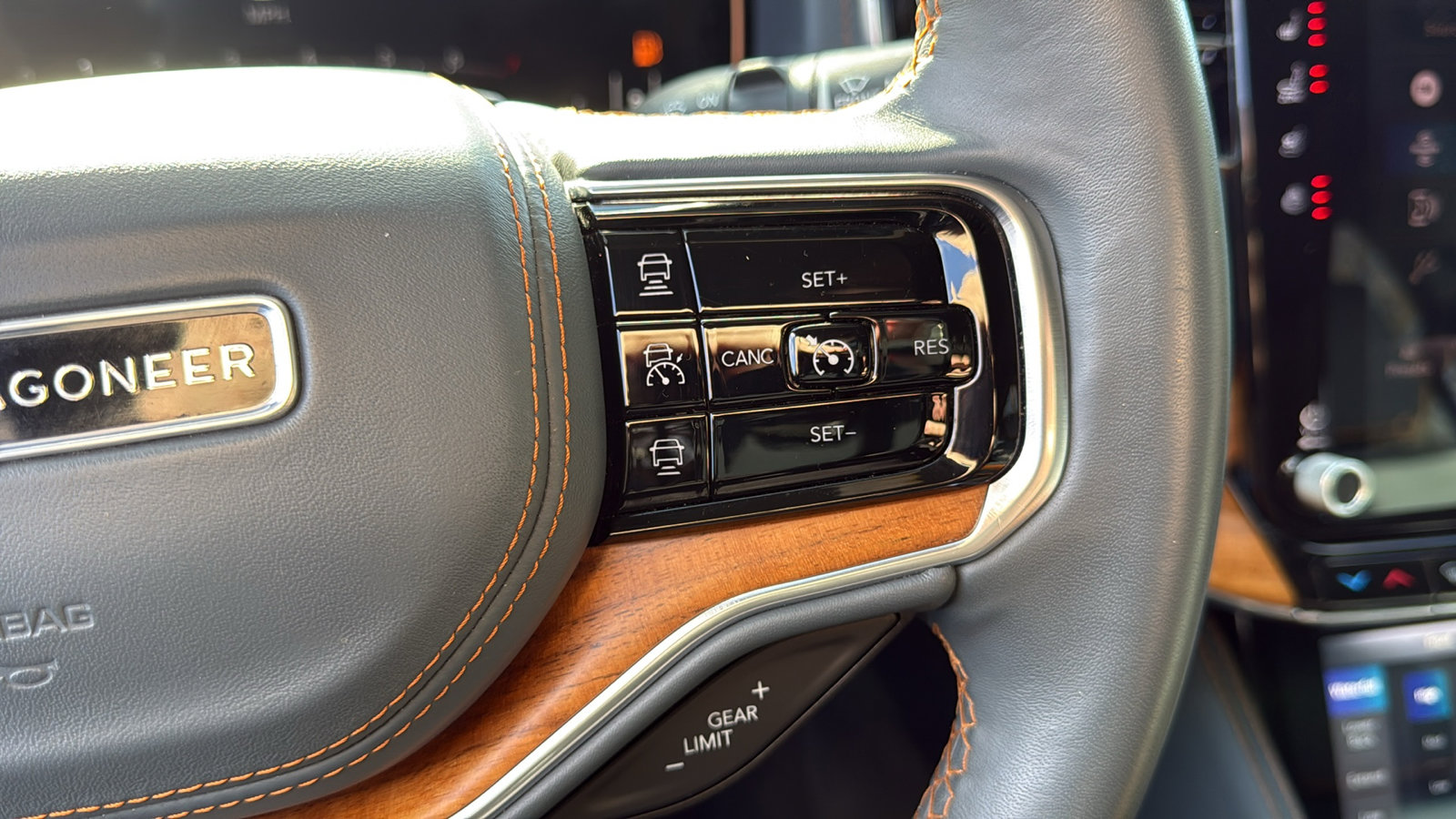 Used 2022 Jeep Grand Wagoneer Series II image 16