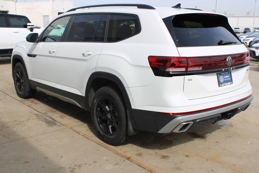 Certified 2025 Volkswagen Atlas Peak Edition SE image 4