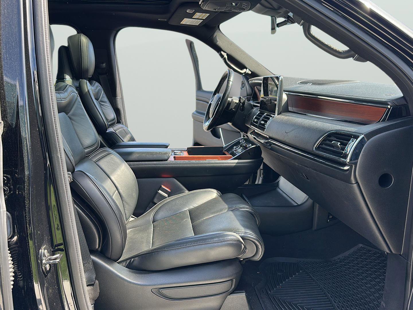 Used 2018 Lincoln Navigator Reserve w/ Technology Package image 12