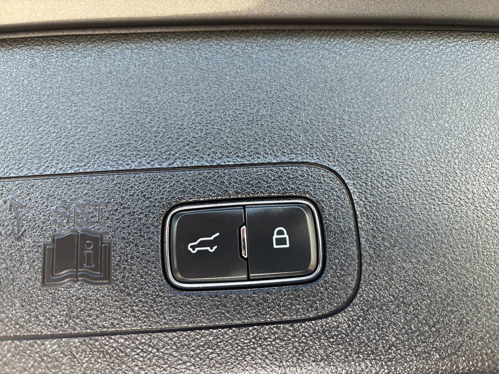 Used 2023 Lincoln Aviator Reserve image 32