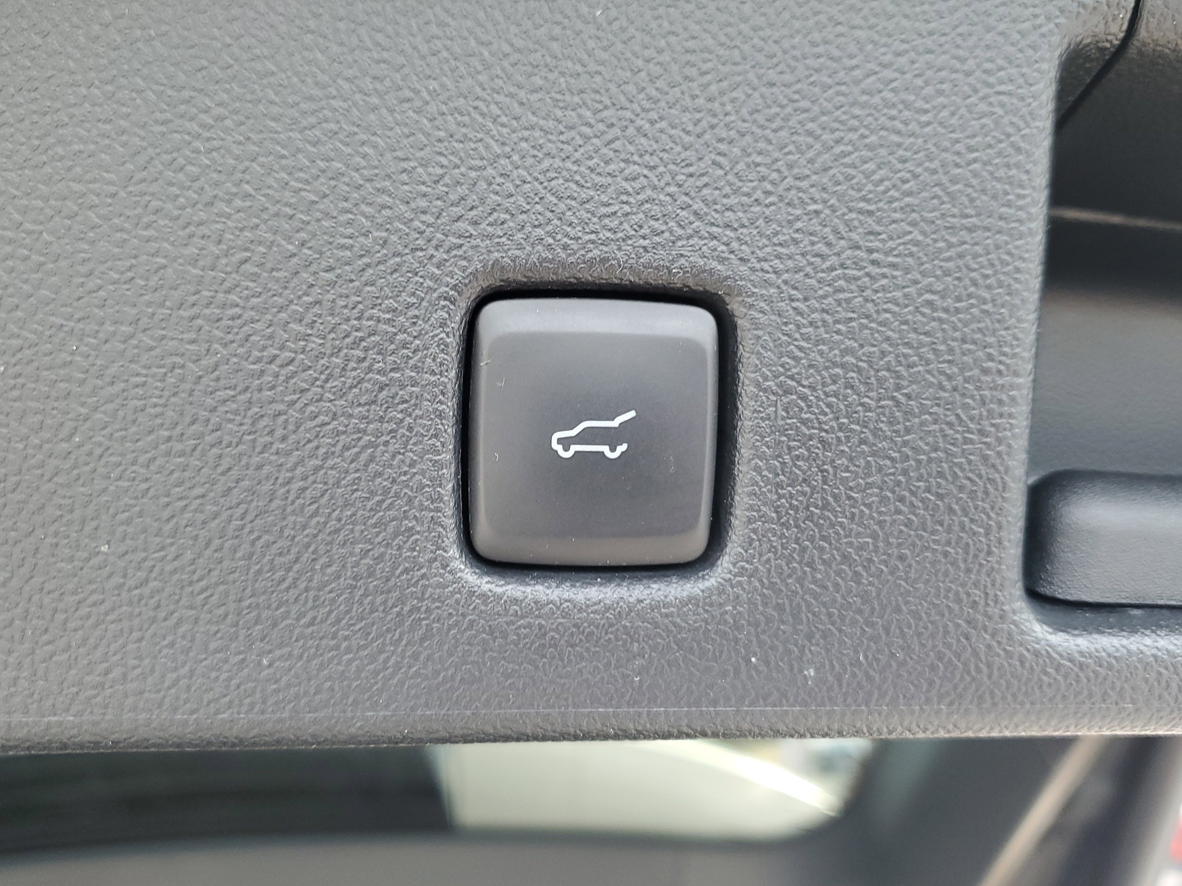 Used 2021 Ford Escape SE w/ SE Sport Appearance Package image 11