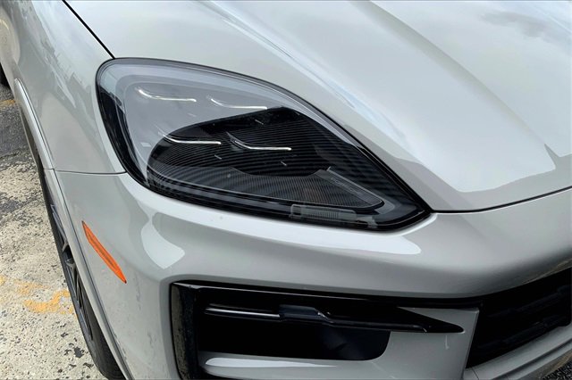 New 2025 Porsche Cayenne GTS image 18