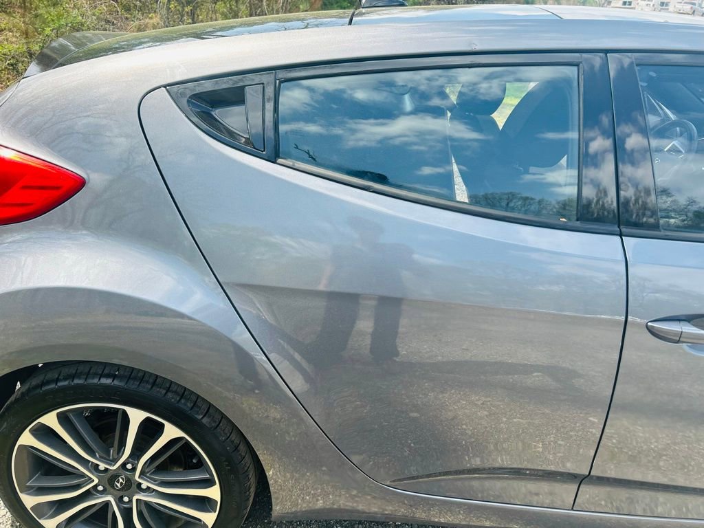 Used 2017 Hyundai Veloster image 21