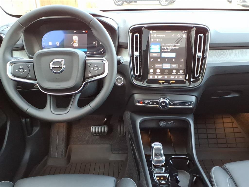 New 2026 Volvo XC40 B5 Plus w/ Protection Package Premier AWD/4WD image 9