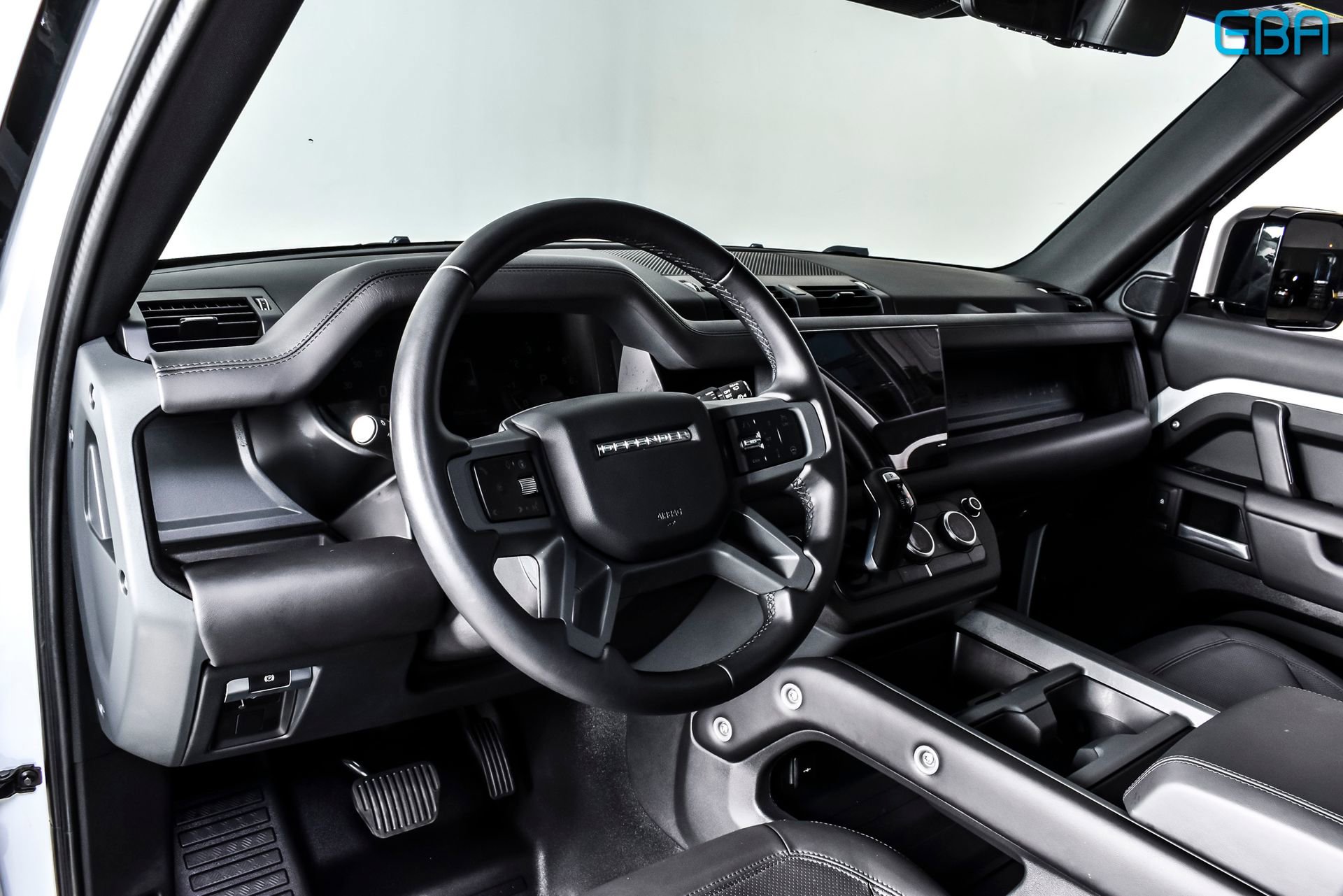 Used 2025 Land Rover Defender 130 X-Dynamic SE AWD/4WD image 17