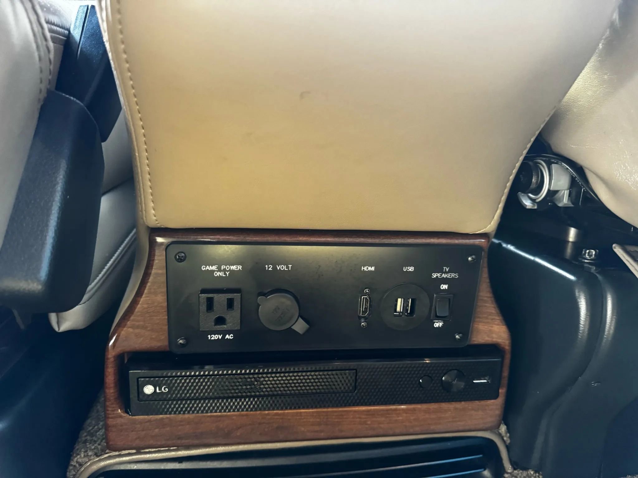 Used 2017 Mercedes-Benz Metris Passenger image 69