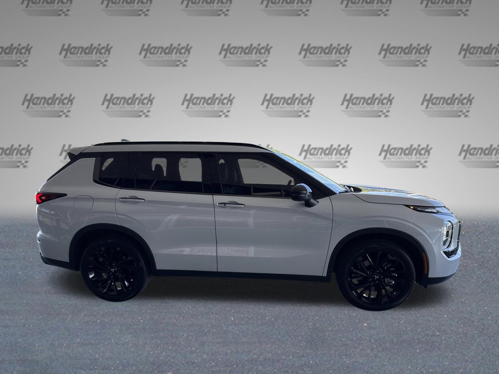 Used 2024 Mitsubishi Outlander SEL Black Edition image 10