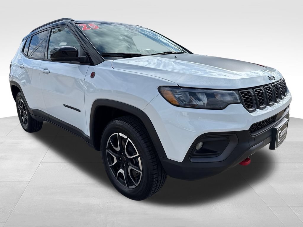 Used 2025 Jeep Compass Trailhawk AWD/4WD image 7