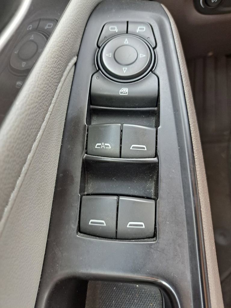 Used 2018 Chevrolet Traverse LT image 13