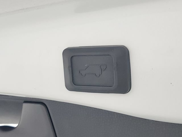 Used 2022 Toyota RAV4 XSE AWD/4WD image 9