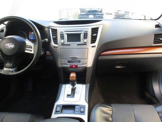 Used 2013 Subaru Outback 3.6R Limited w/ Moonroof Pkg AWD/4WD image 7