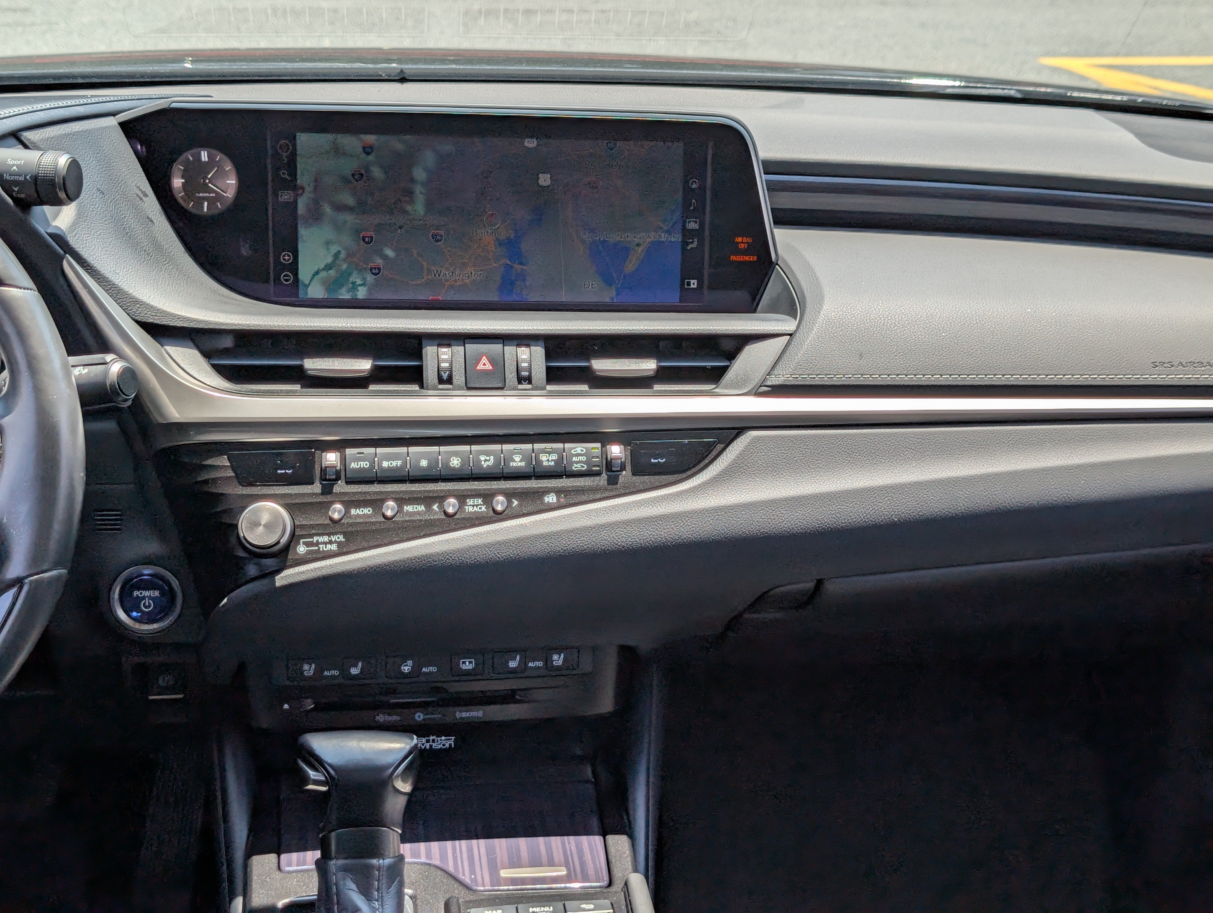 Certified 2021 Lexus ES 300h w/ Accessory Package FWD image 18