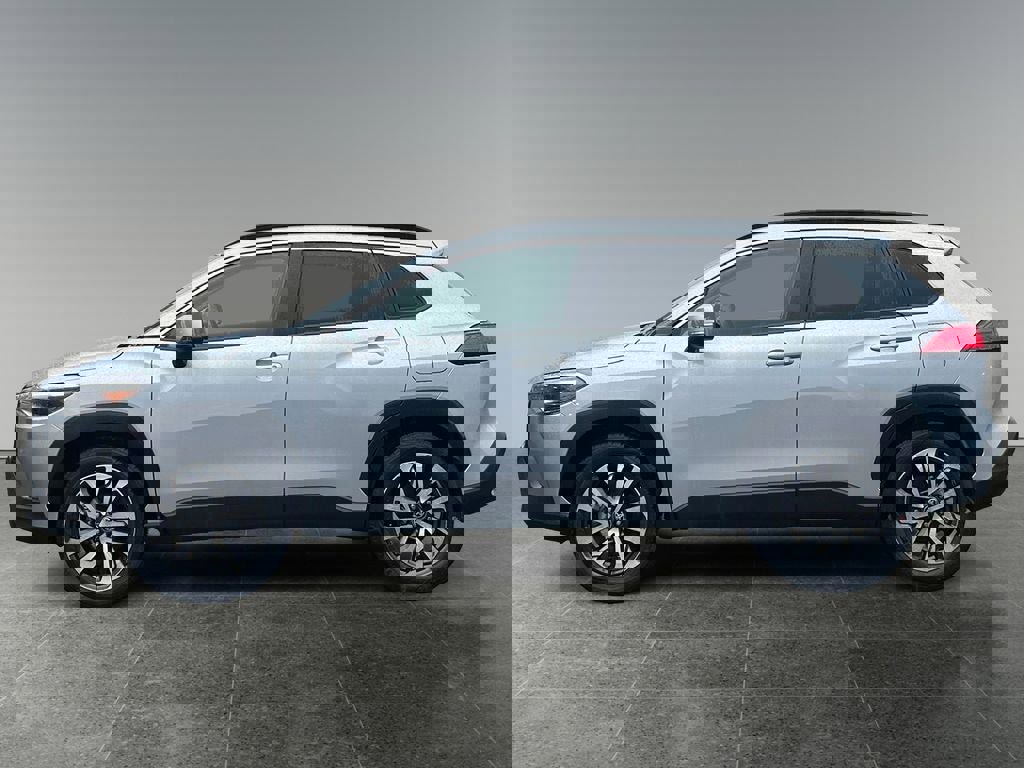 Used 2024 Toyota Corolla Cross XLE w/ Convenience Package image 4