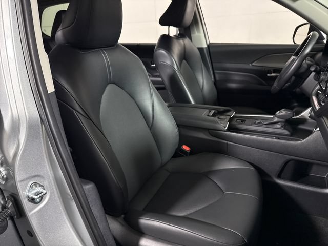Used 2025 Toyota Grand Highlander AWD image 14