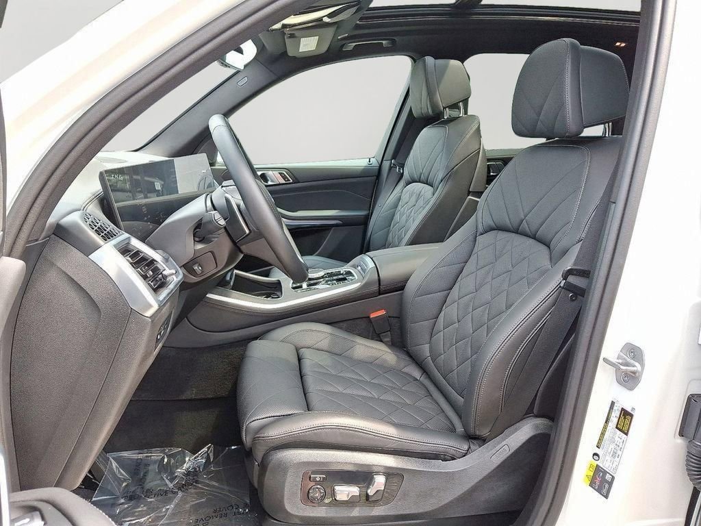 Used 2025 BMW X5 xDrive50e w/ Climate Comfort Package image 14