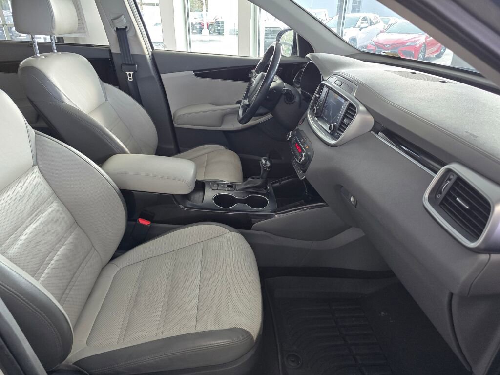 Used 2019 Kia Sorento SX image 46