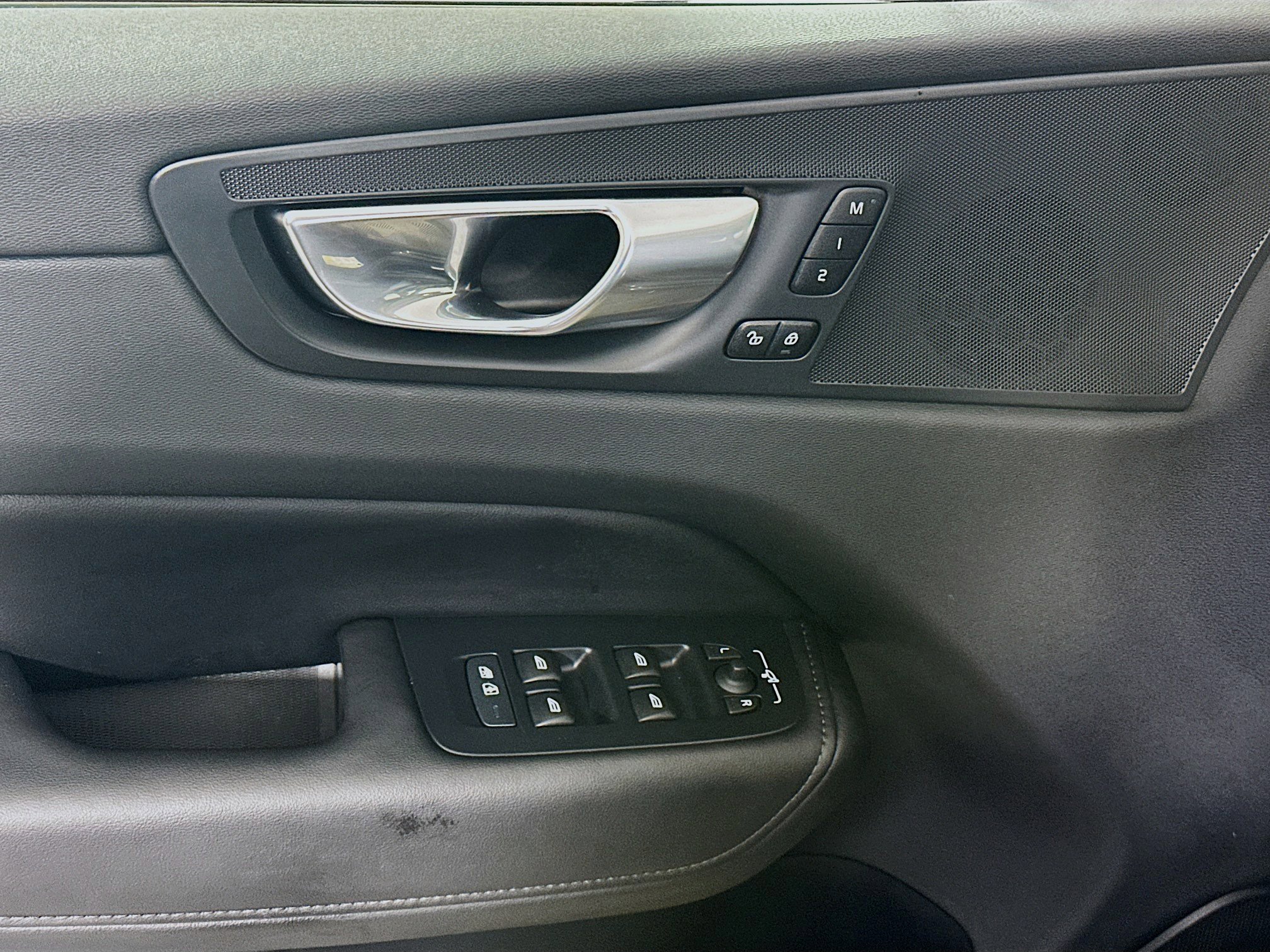 Used 2025 Volvo XC60 B5 Plus w/ Climate Package image 15