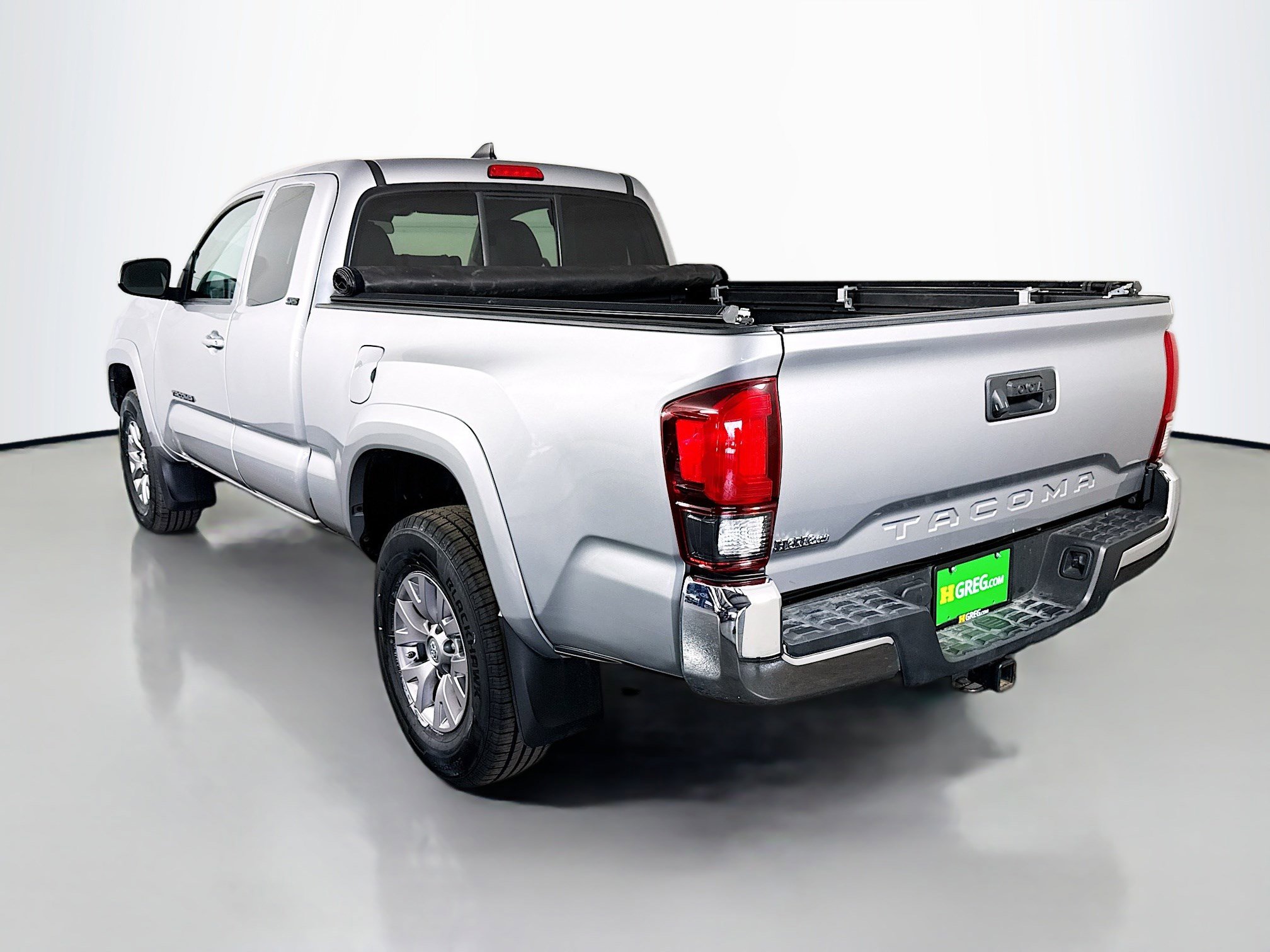 Used 2018 Toyota Tacoma SR5 w/ SR5 Appearance Package (SM) image 7
