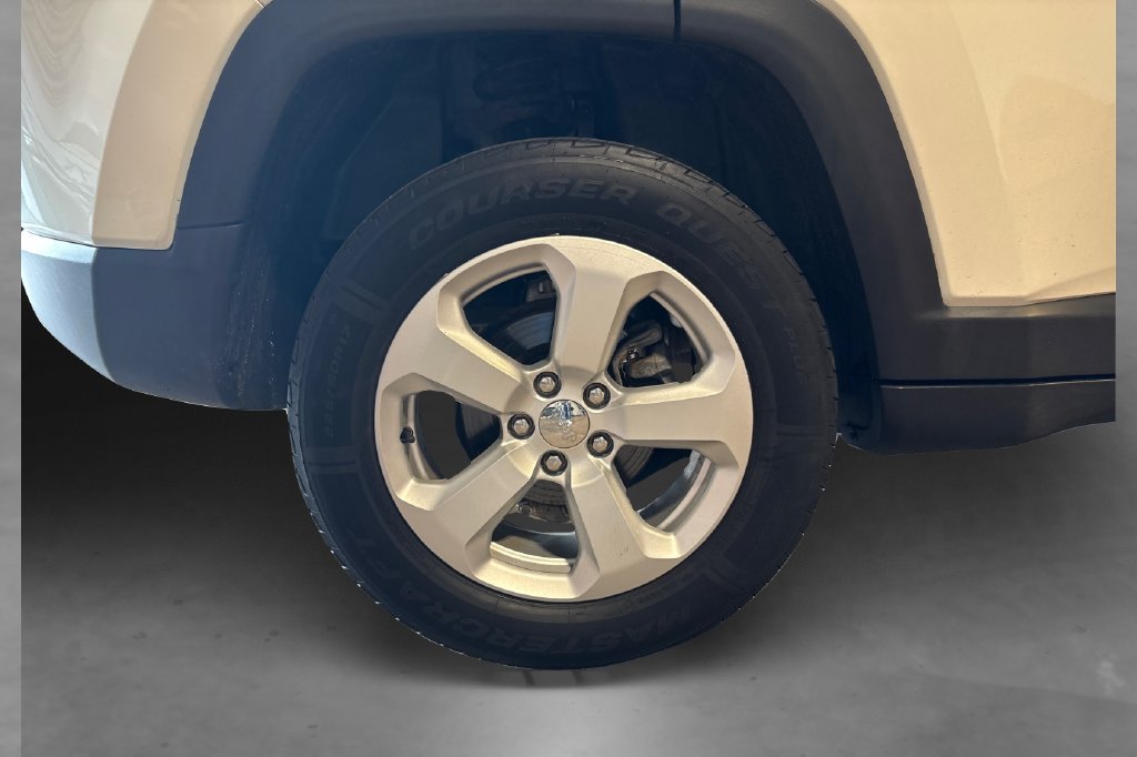 Used 2019 Jeep Compass Latitude AWD/4WD image 17