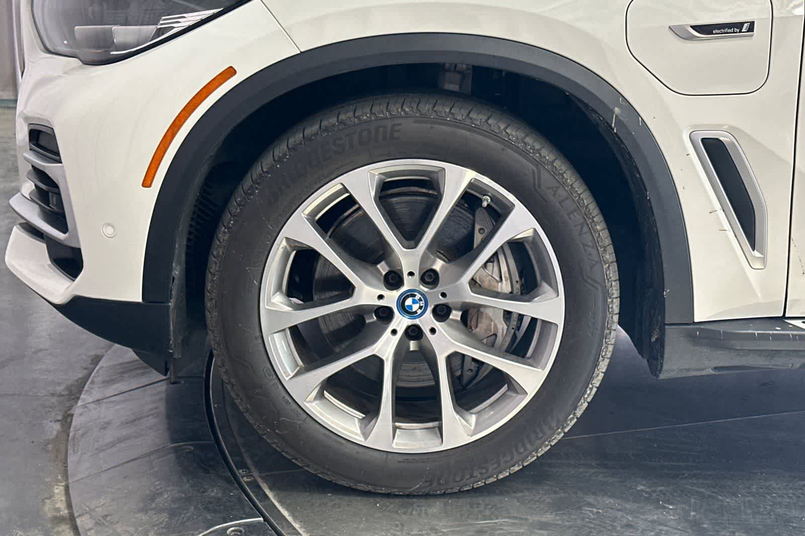 Used 2023 BMW X5 xDrive45e image 12