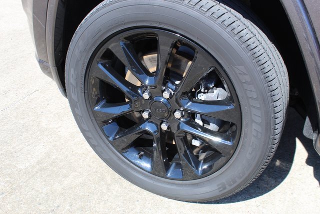 Used 2021 Jeep Grand Cherokee Laredo X image 3