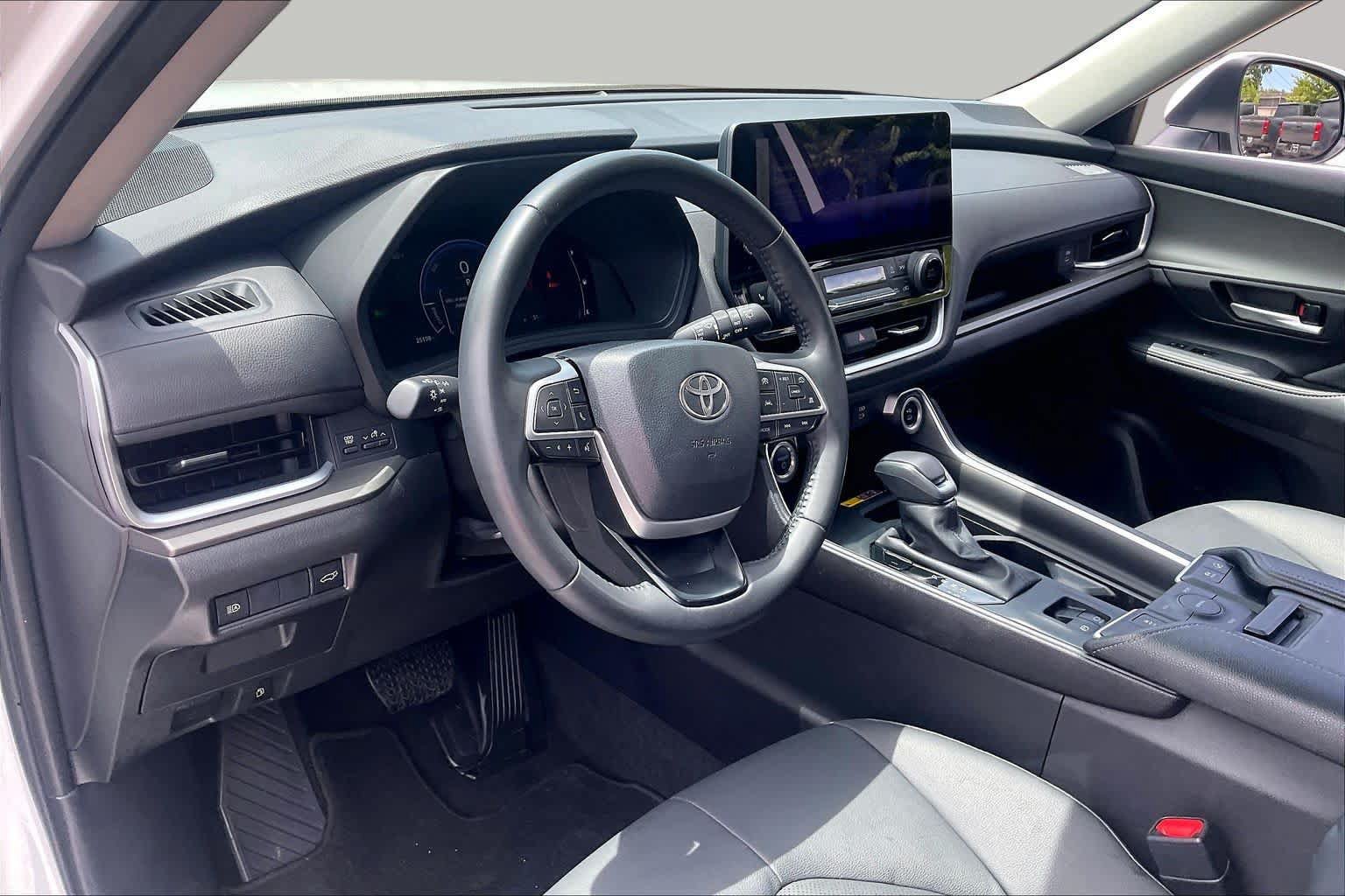Used 2025 Toyota Grand Highlander AWD Hybrid image 18