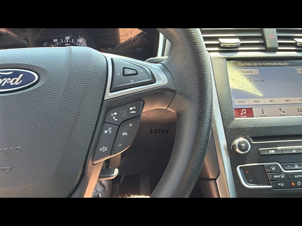 Used 2017 Ford Fusion SE w/ Fusion SE Technology Package FWD image 15