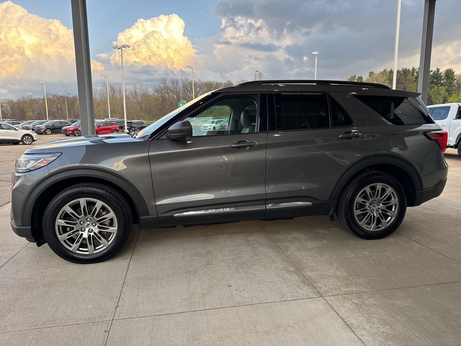 Certified 2025 Ford Explorer Active w/ Active Comfort Package AWD/4WD image 4