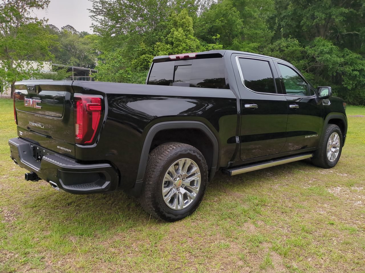 Used 2024 GMC Sierra 1500 Denali w/ Denali Reserve Package AWD/4WD image 4