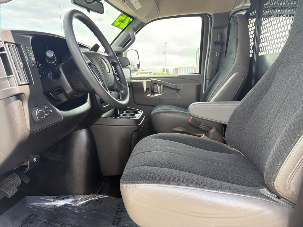 Used 2025 Chevrolet Express 2500 w/ Driver Convenience Package RWD image 15