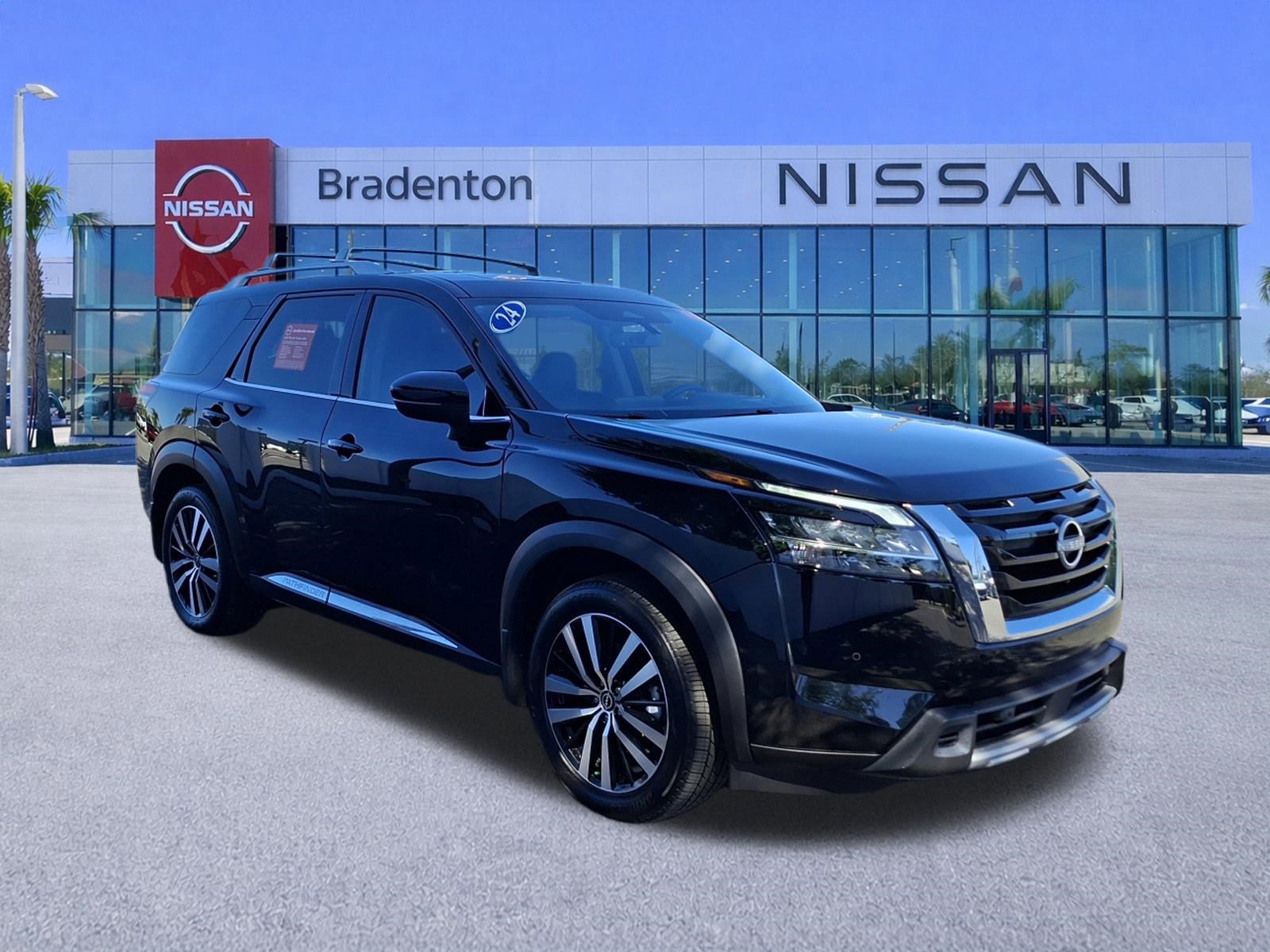 Certified 2024 Nissan Pathfinder Platinum image 3