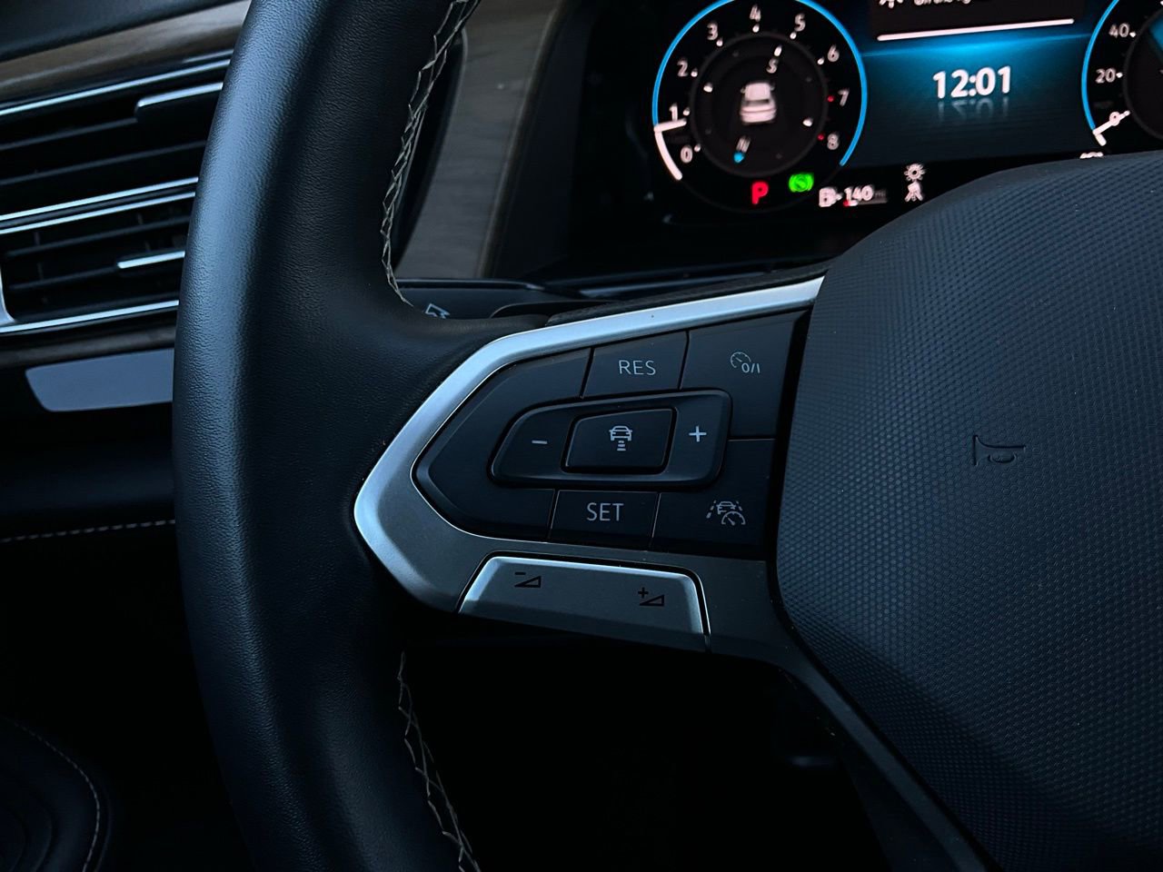 Used 2025 Volkswagen Atlas SE image 36