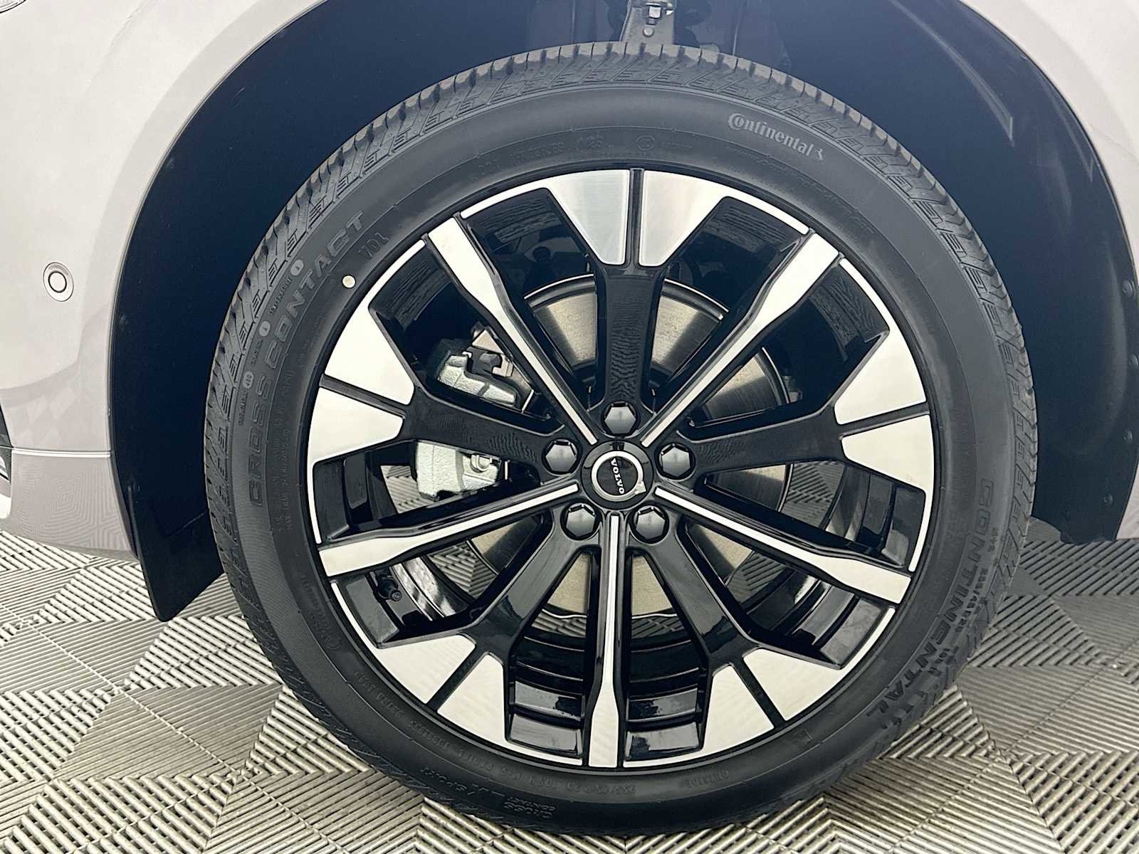New 2026 Volvo XC60 B5 Plus w/ Climate Package image 29
