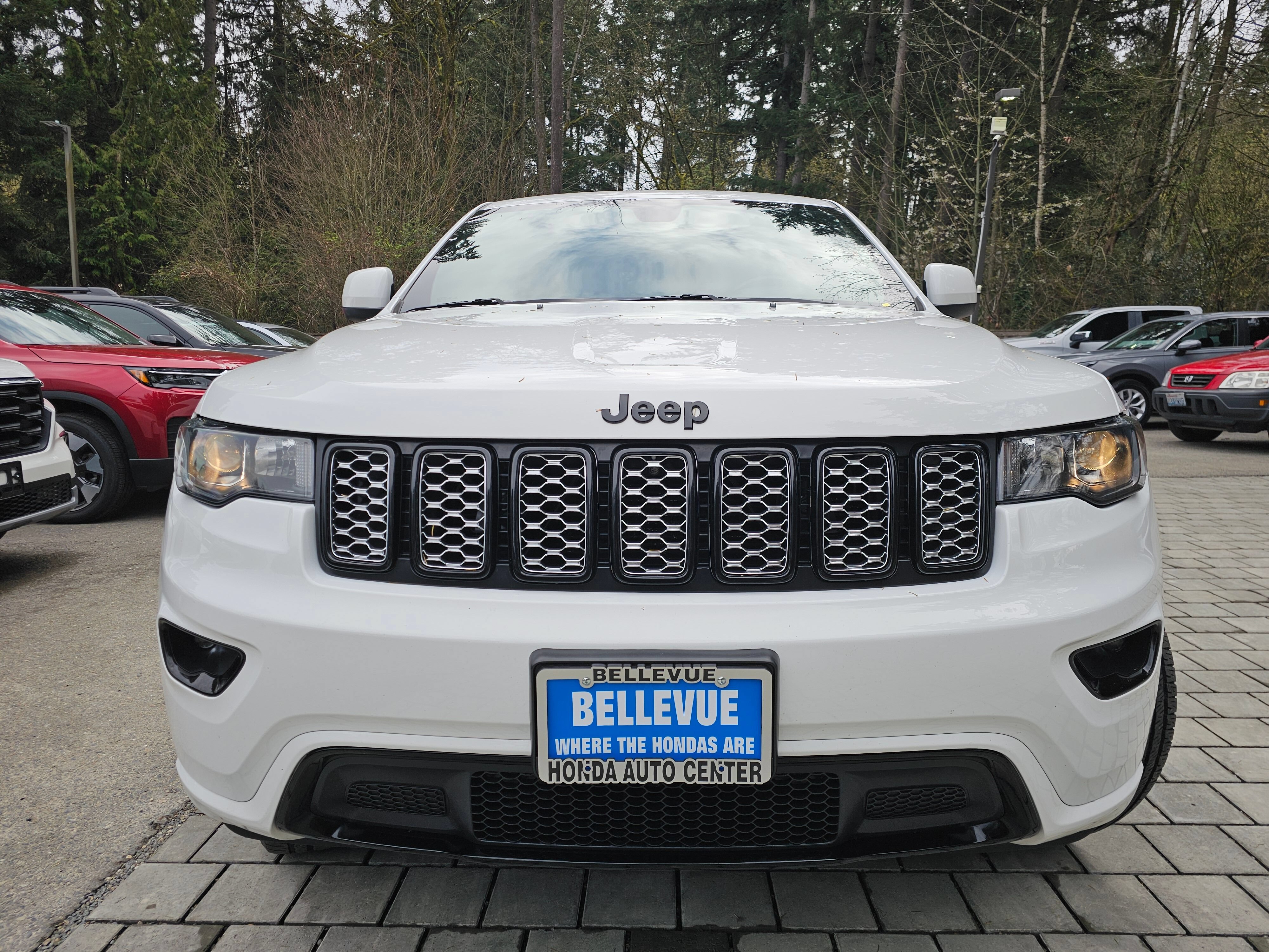 Used 2018 Jeep Grand Cherokee Altitude AWD/4WD image 2