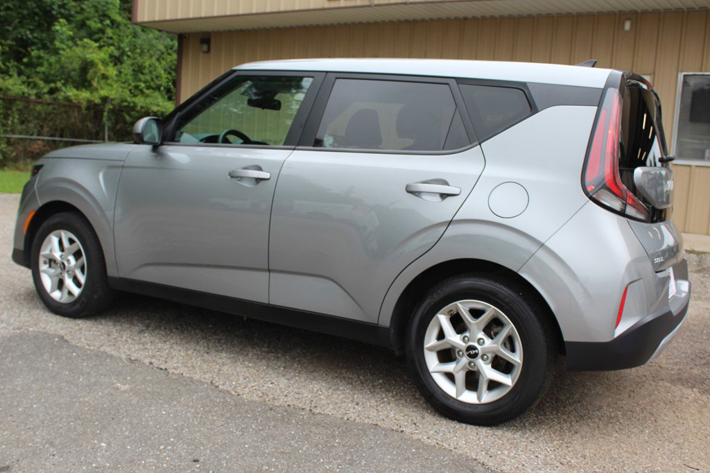 Used 2024 Kia Soul LX w/ Option Group 015 image 16
