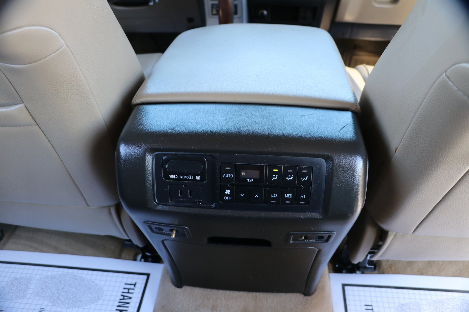 Used 2010 Toyota Sequoia Platinum RWD image 31