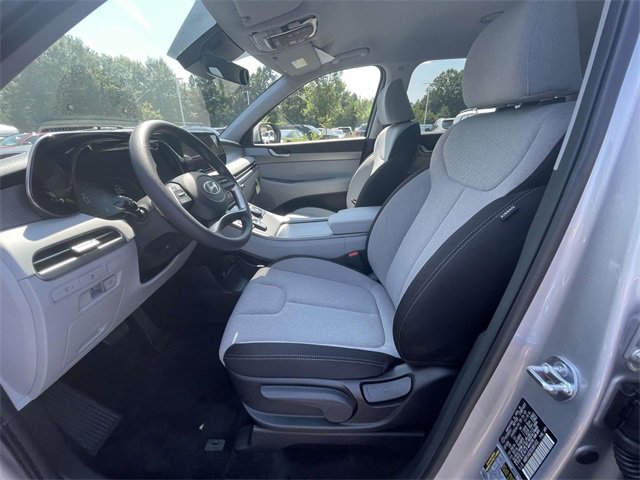 Certified 2025 Hyundai Palisade SE image 12