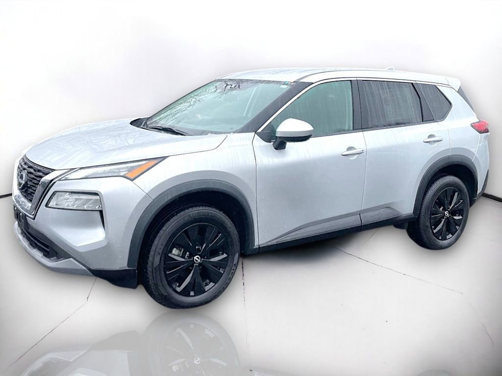 Used 2023 Nissan Rogue SV image 2