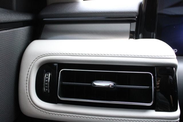 New 2026 Lincoln Aviator AWD image 8