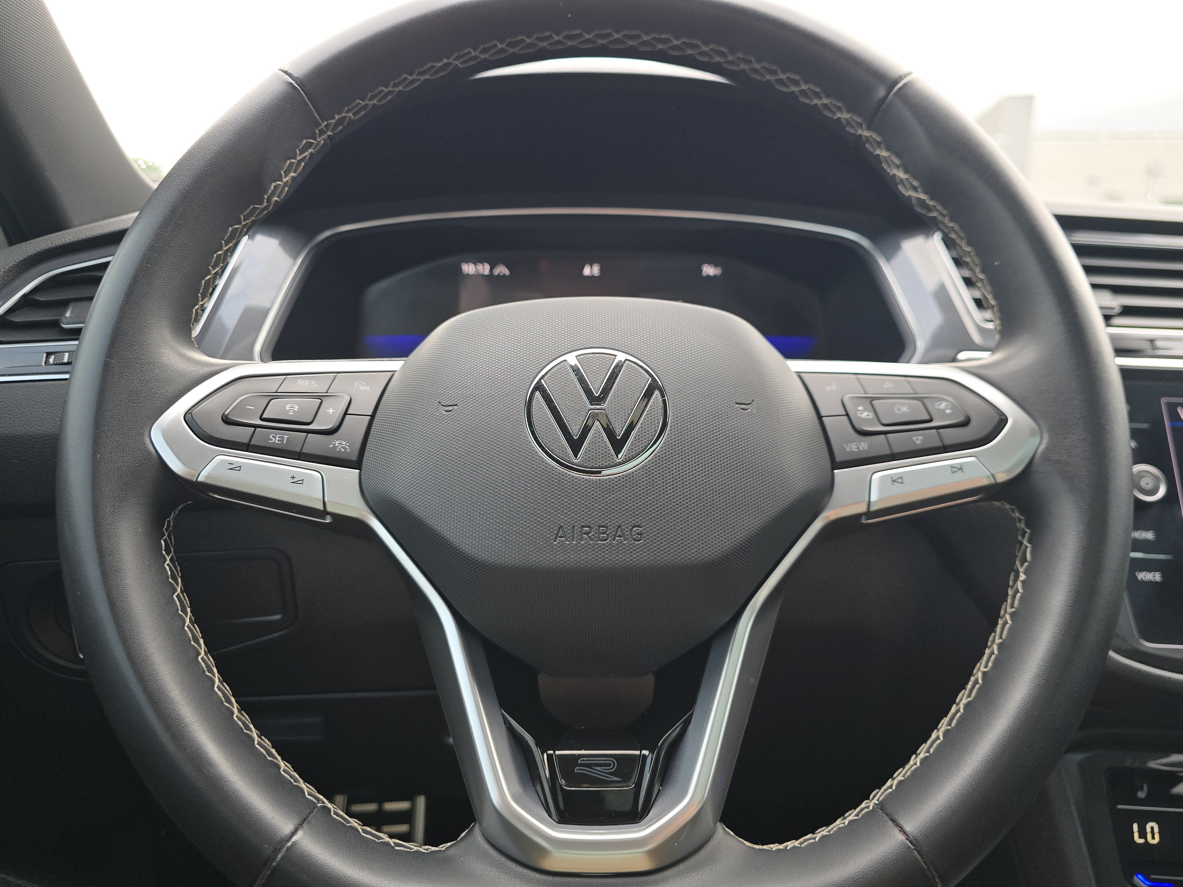 Certified 2023 Volkswagen Tiguan SE R-Line AWD/4WD image 23