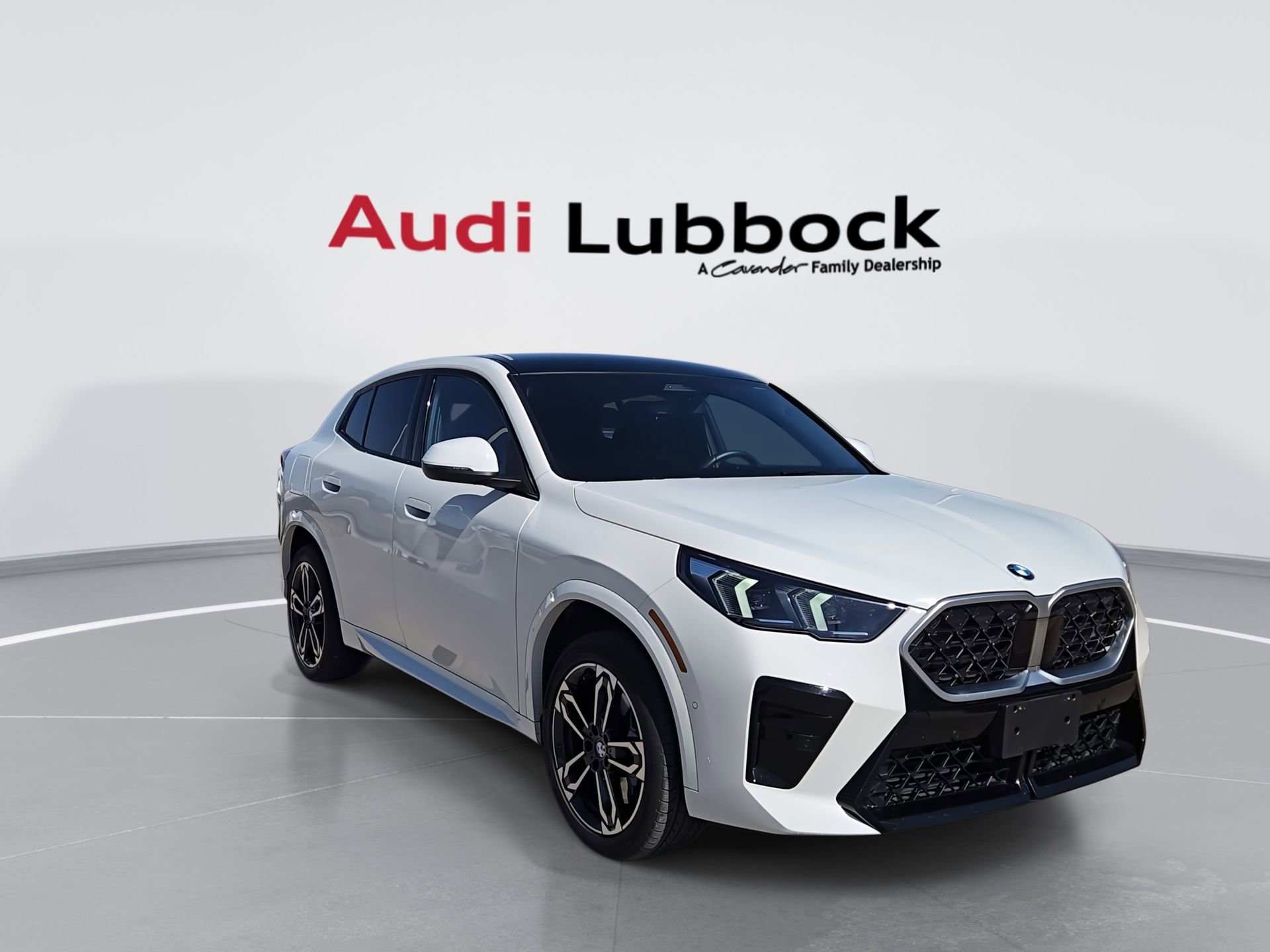 Used 2026 BMW X2 xDrive28i AWD/4WD image 2