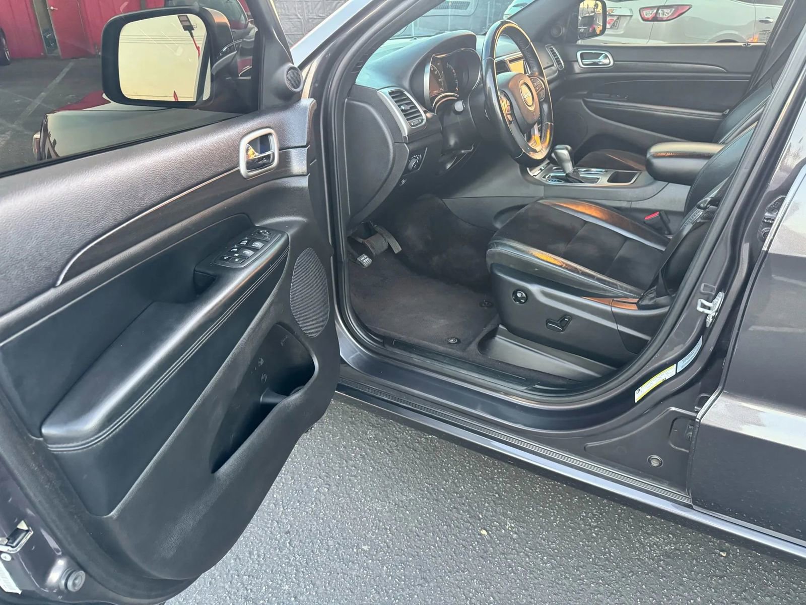 Used 2018 Jeep Grand Cherokee Altitude image 16